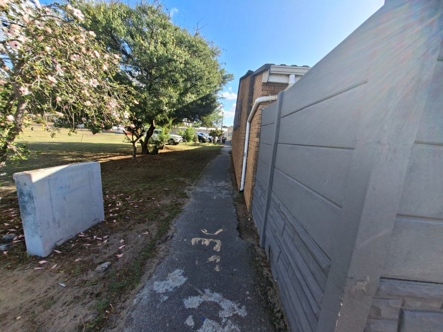 2 Bedroom Property for Sale in Groenvallei Western Cape